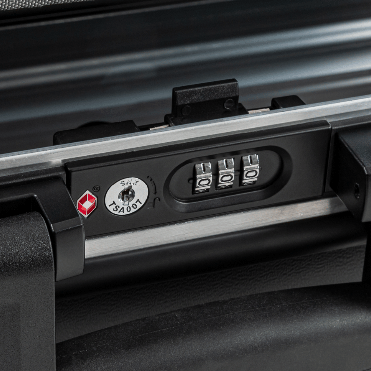 tool-case-detail-view-combination-lock-bw-international