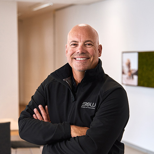 Chris Temple smiles with his arms folded. He is Sales Director at B&W International and responsible for North America.