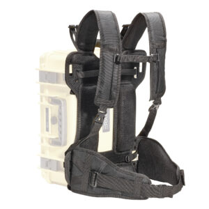 Rucksacksystem für Mehrzweckkoffer von B&W International ist ein Tragesystem mit gepolsterten Schulter- und Hüftgurten für ergonomischen Transport schwerer Ausrüstung.