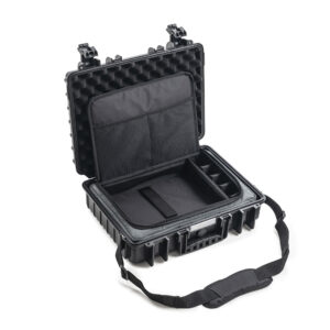 Geöffneter schwarze TEX Tasche von B&W International mit schwarzer Schaumstoffeinlage und Tragegurt.