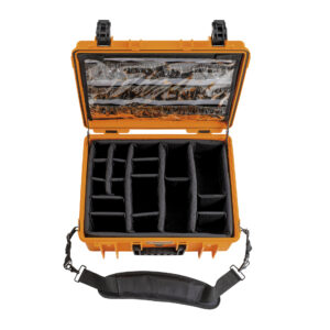 Orangener PP 326 B&W International Medizinkoffer mit flexibler Fachaufteilung und Tragegurt, ideal für sicheren Transport und organisierte Aufbewahrung.