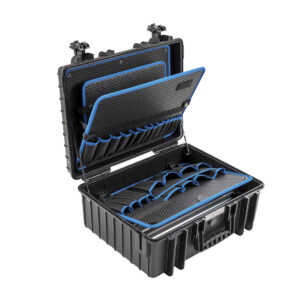 Schwarzer B&W International Werkzeugkoffer mit modularer Innenaufteilung und blauen Fächern – ideal zur sicheren Organisation von Technik und Werkzeug.