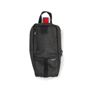 Schwarze magnetische Werkzeugtasche von B&W International mit Reißverschluss und roter Lasche, ideal zur Organisation von Schrauben und magnetischem Werkzeug.