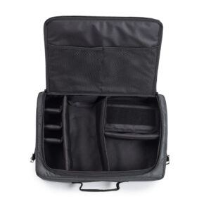Geöffnete B&W International Softtasche für Drohne mit mehreren Fächern für Zubehör, ideal für den sicheren Transport von Drohnen und deren Ausstattungen.