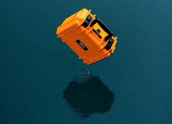 container_3000_bw-case_PP-117-O-case-drops-in-water-markus-ranalter_2023_bw-international