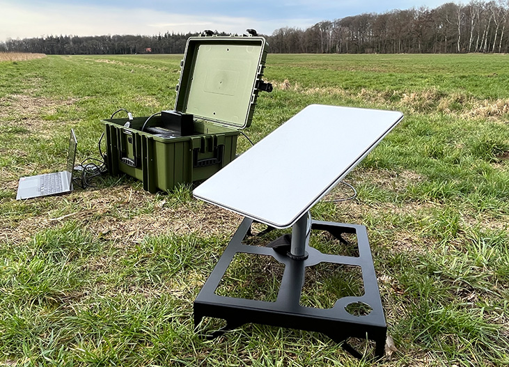energy-case-for-starlink-standard-with-antenna-application-shot-outsite-in-the-green_bw-international